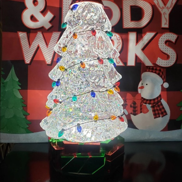 CHRISTMAS TREE WATER GLOBE PEDESTAL
3-Wick Candle Holder - Picture 9 of 14